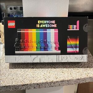 LEGO Vibrant Rainbow Minifigure Set